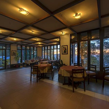 Arcadian Blue Pines Hotell Murree Eksteriør bilde